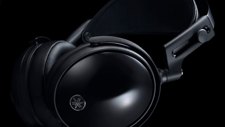 Yamaha YH-C3000 high-end closed-back headphones featuring ARMODYNAMIC™ driver