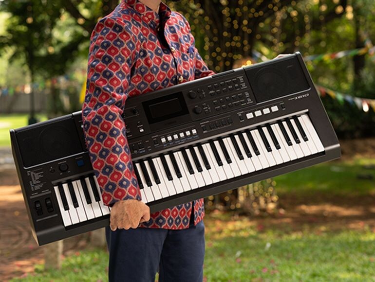 A person carrying the PSR-I610