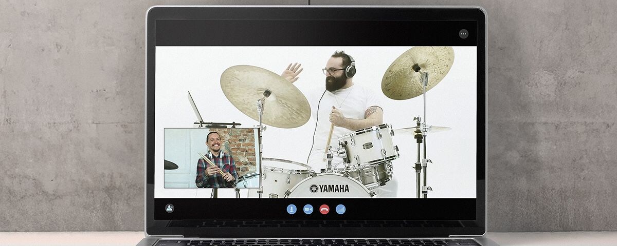 Scene of using the EAD50 for an online lesson