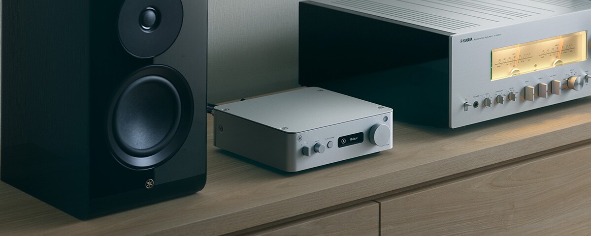 Yamaha WXC-70A compact streamer connected to the A-S3200 integrated amplifier connected to the NS-600A speakers.