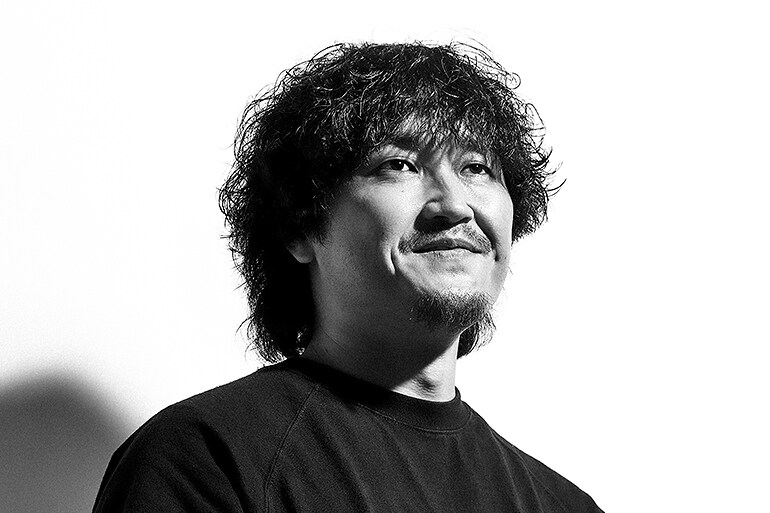 YH-4000 headphones designer photograph