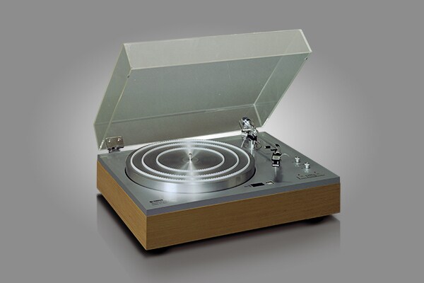 TURNTABLE YP-1000